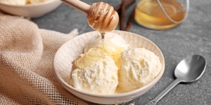 Vanilla Ice cream with Chrisomelo
